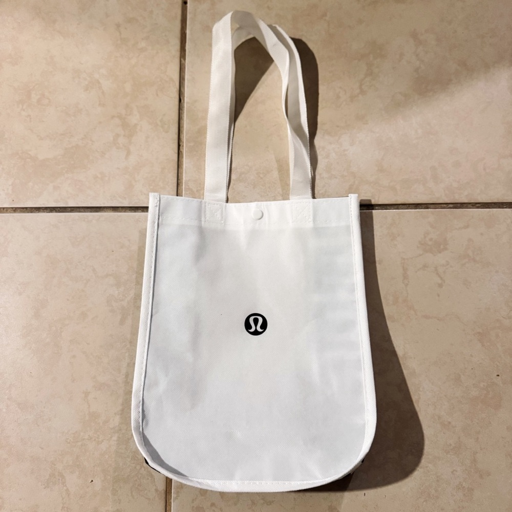 NEW Lululemon White/Black Reusable Shopping/Tote Bag